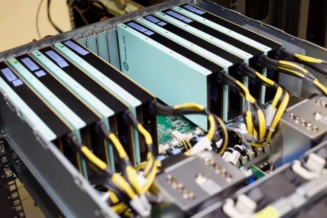 把模型“刻进”AI推理专用芯片里，AMD为什么收购Taalas？