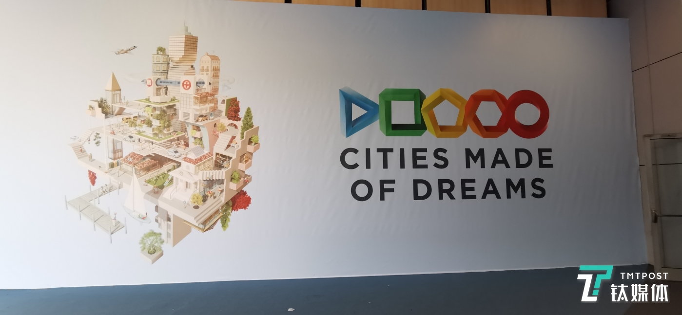 梦想之城的主题，充满了人文和理想主义的色彩