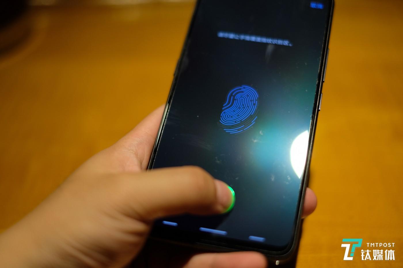vivo NEX 旗舰版-第三代屏下指纹识别