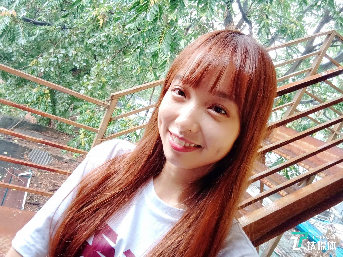 美颜自拍焦距：mm 光圈：f/ 快门速度：1/s ISO: