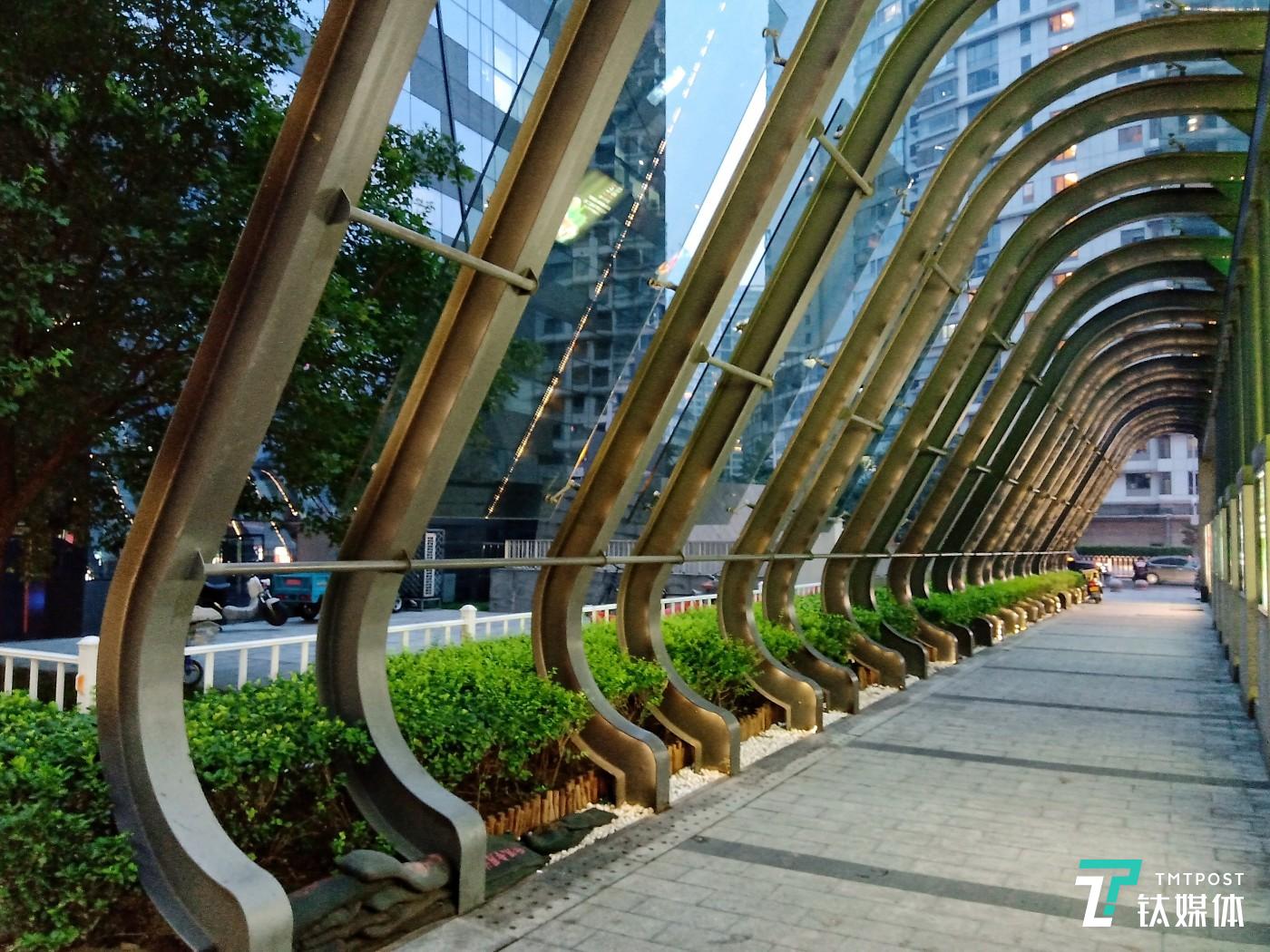 焦距：mm 光圈：f/ 快门速度：1/s ISO: