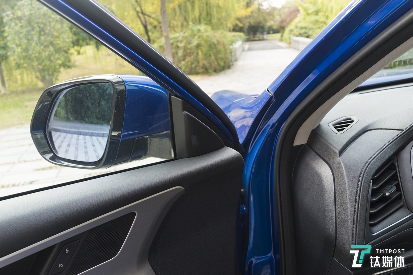 LCA并线辅助的指示灯