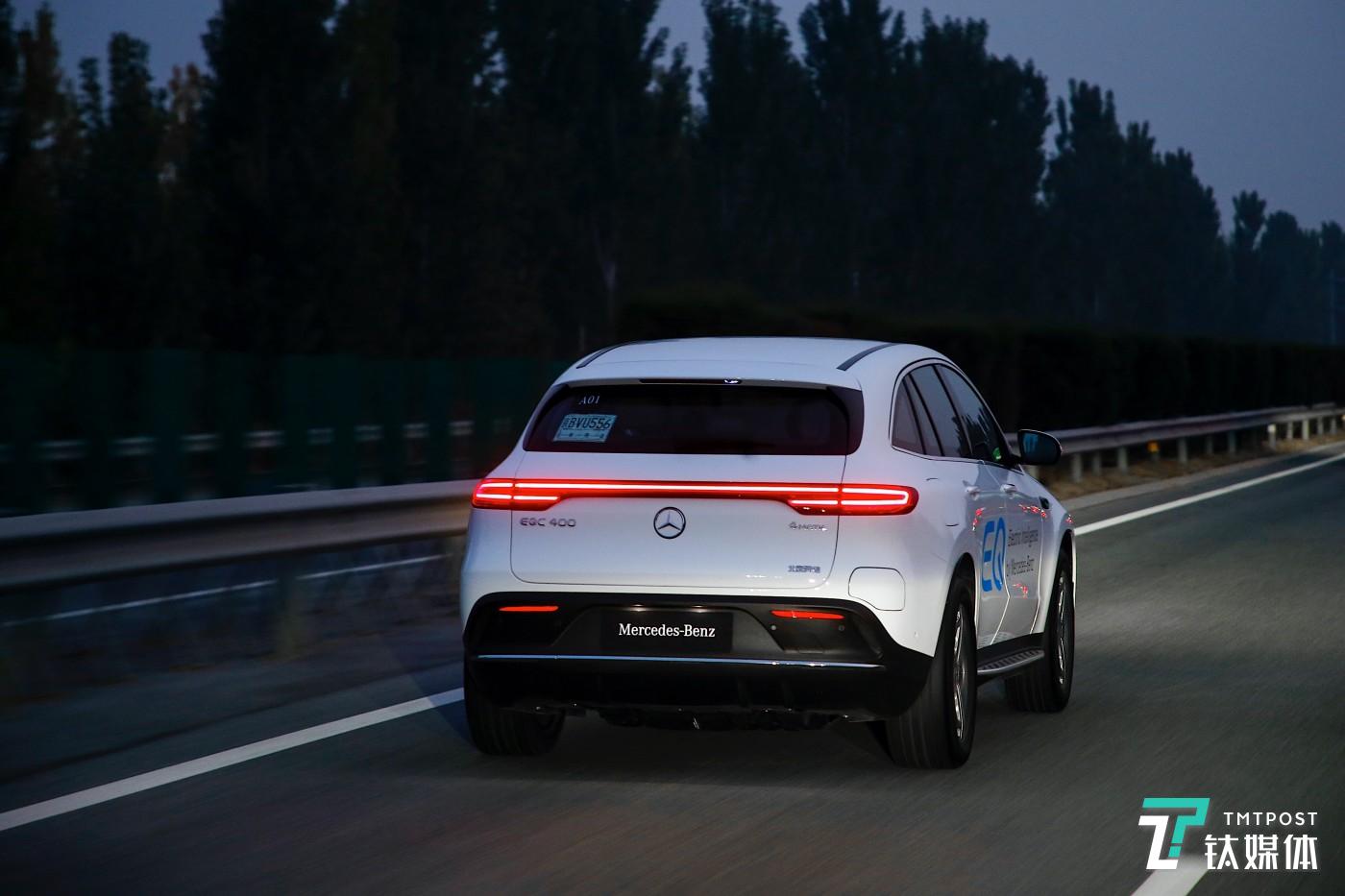 处处豪华,奔驰首款电动车eqc400试驾
