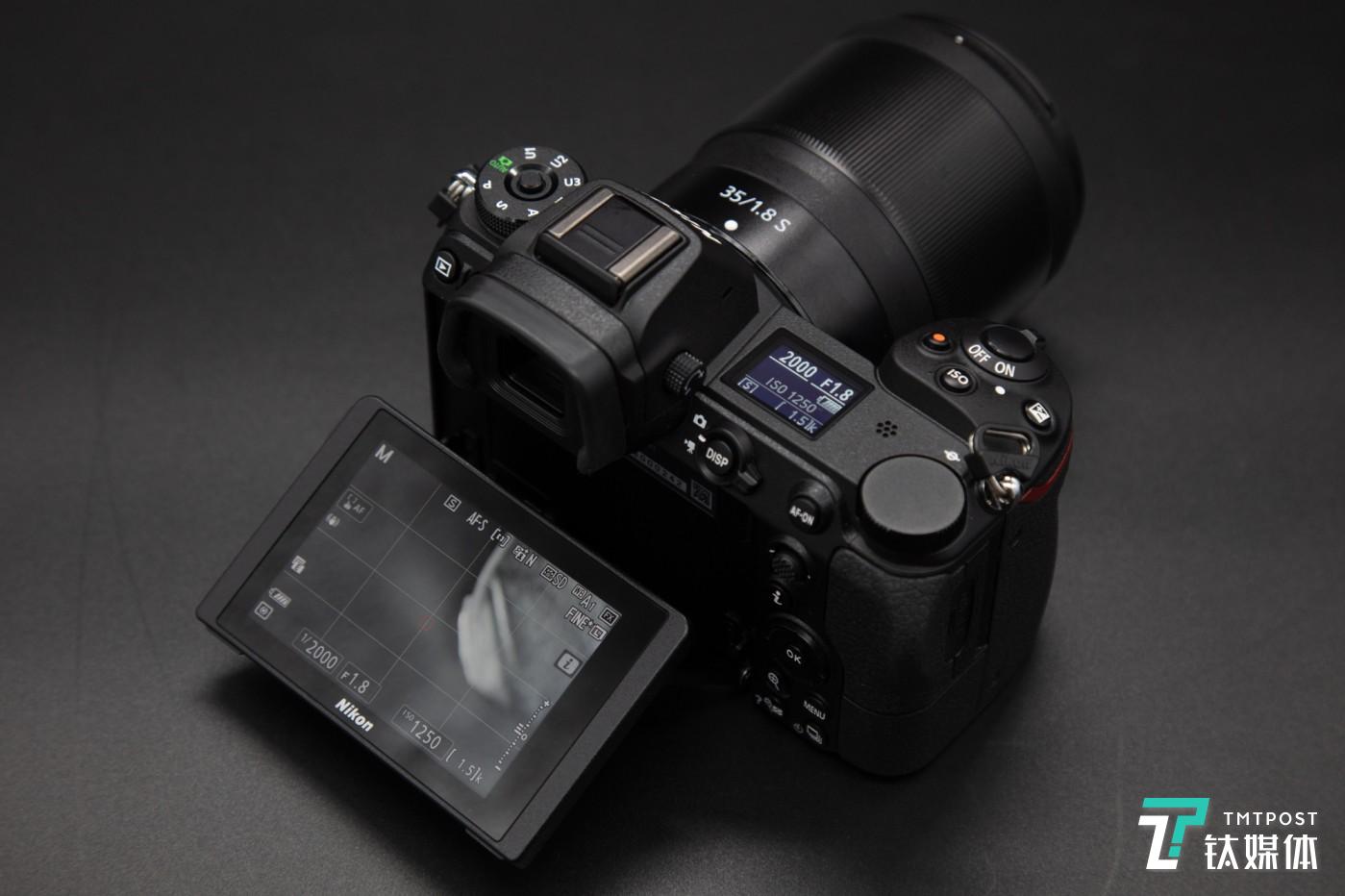 尼康Z7背部也折叠液晶屏