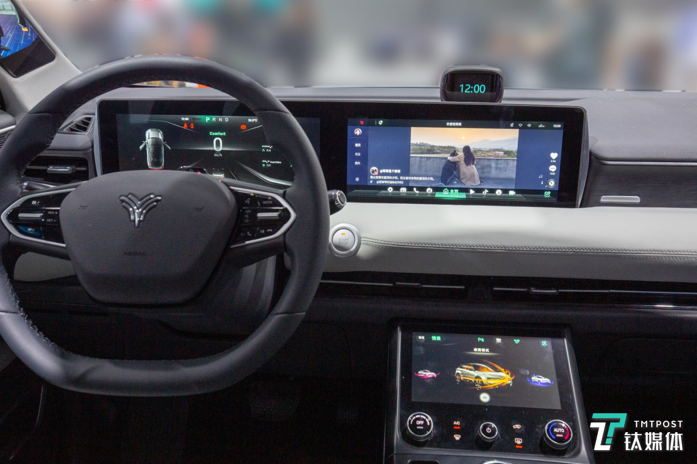 此外,哪吒u还配备l2 级自动驾驶辅助系统,同时搭载mobileye eyeq4顶级