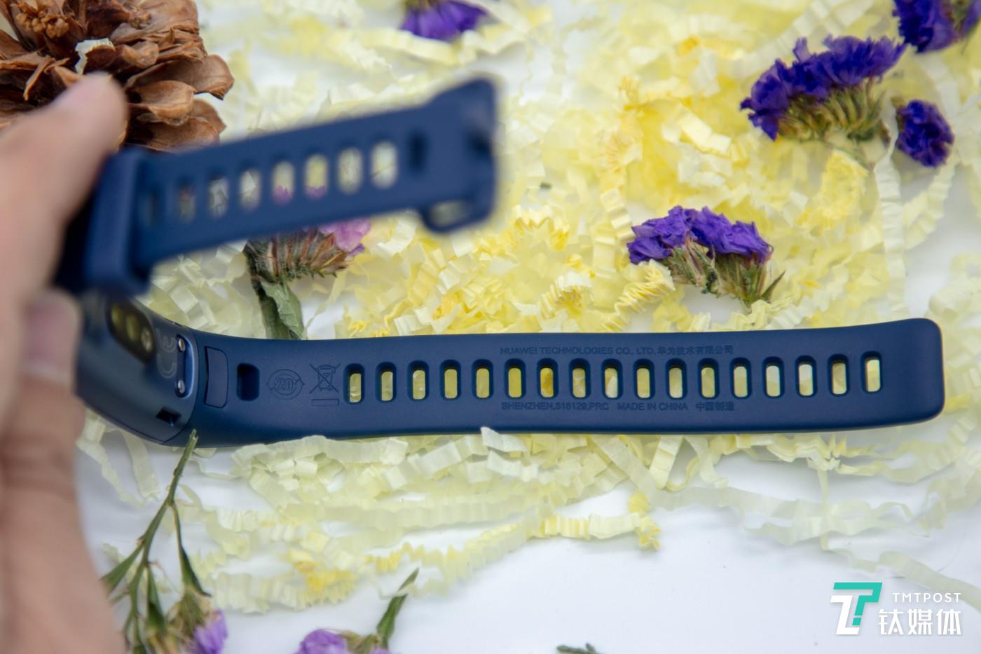 采用UV紫外光固化技术