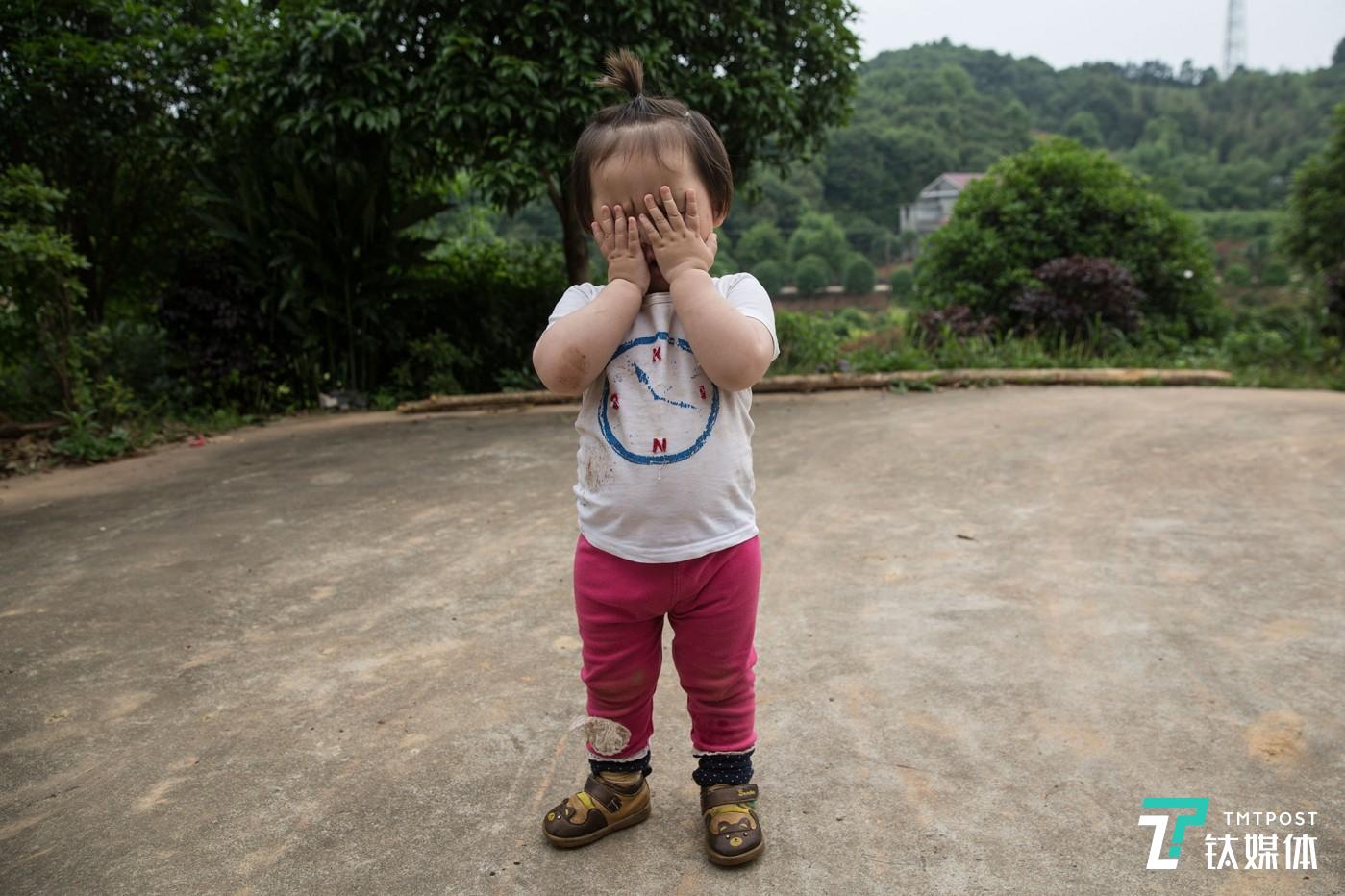 她也拒绝了我。我的小侄女，拒绝我为她拍照。