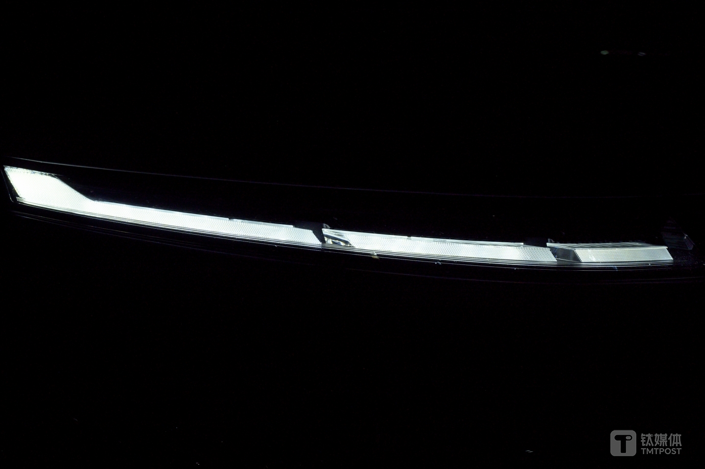 可实现独立控光的LED灯