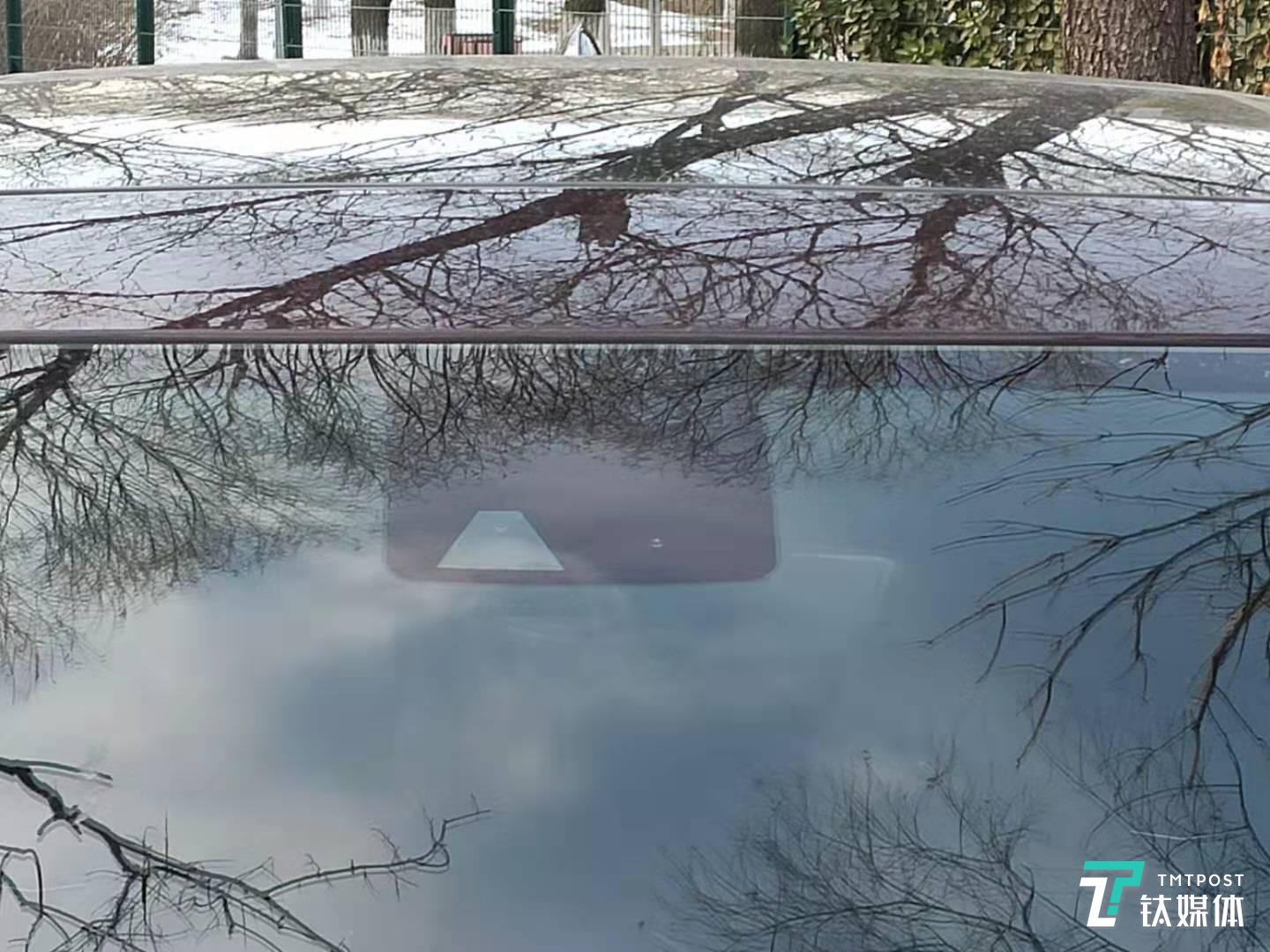 放置在前擋風(fēng)后的攝像頭