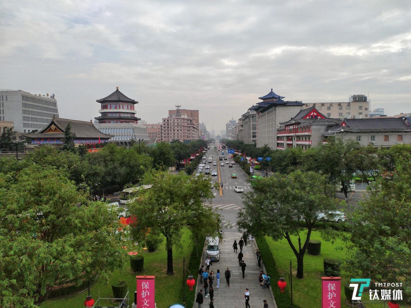 焦距：3.6mm 光圈：f/1.8 快门速度：1/s ISO: