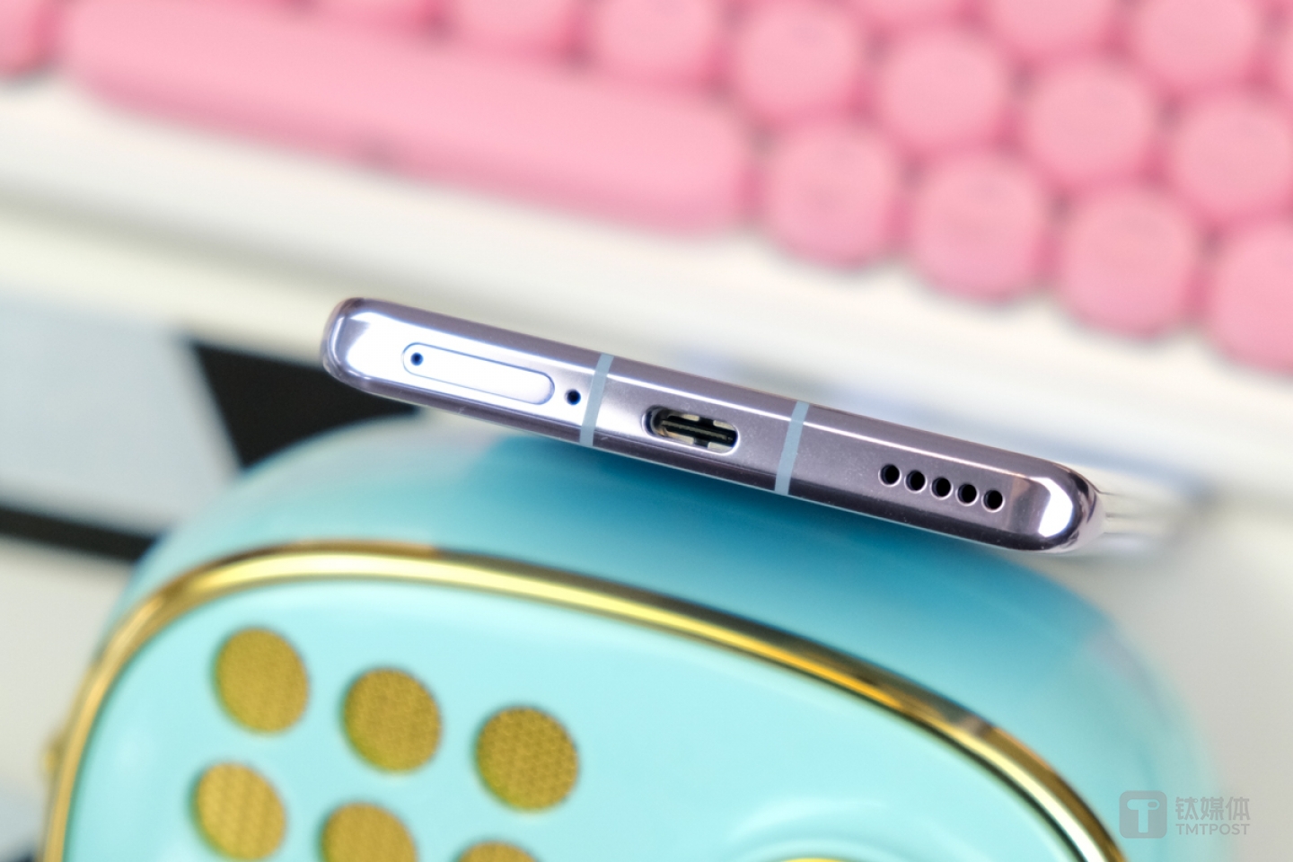 荣耀30 Pro+底部