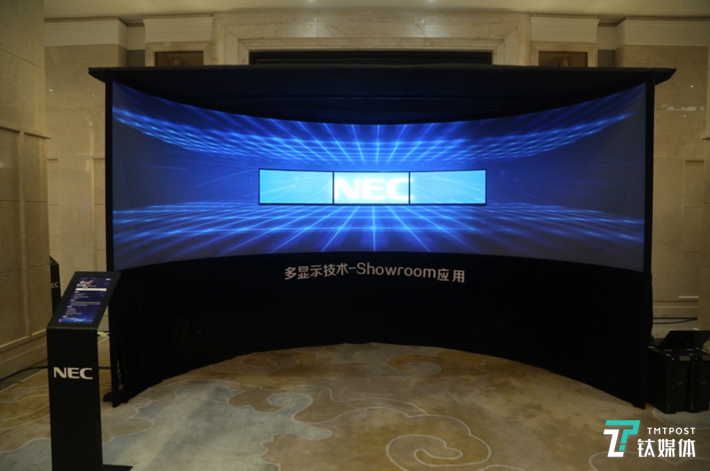 NEC独家曲面显示器+投影机融合解决方案