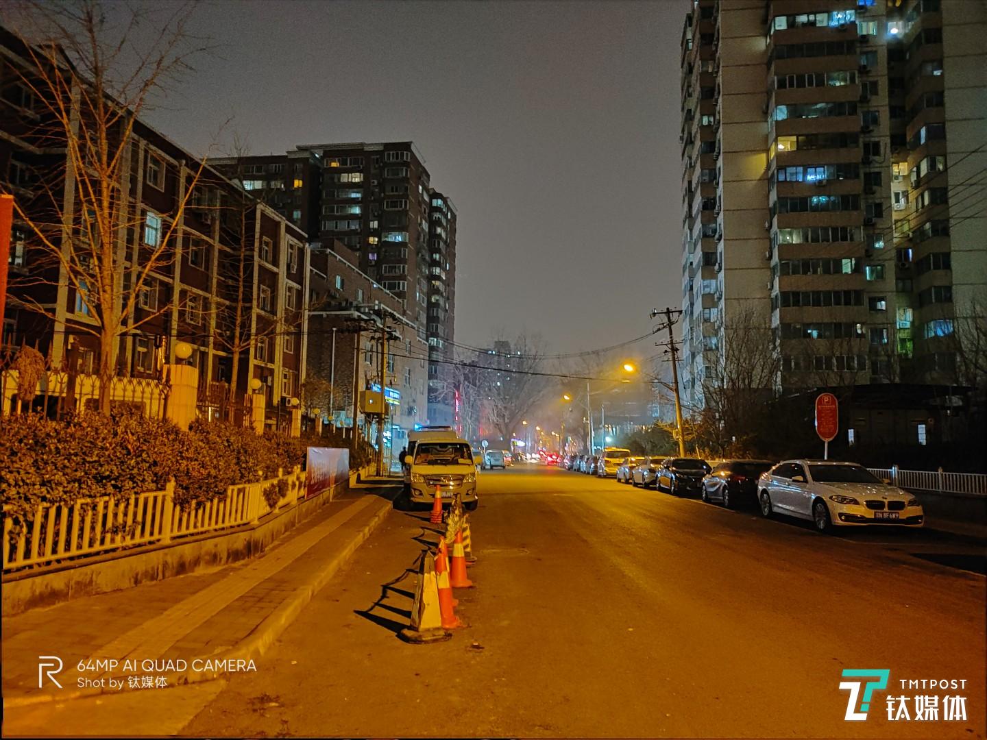 开启夜景模式 焦距:5.58 毫米;光圈:f/1.8;快门速度:0.13s。