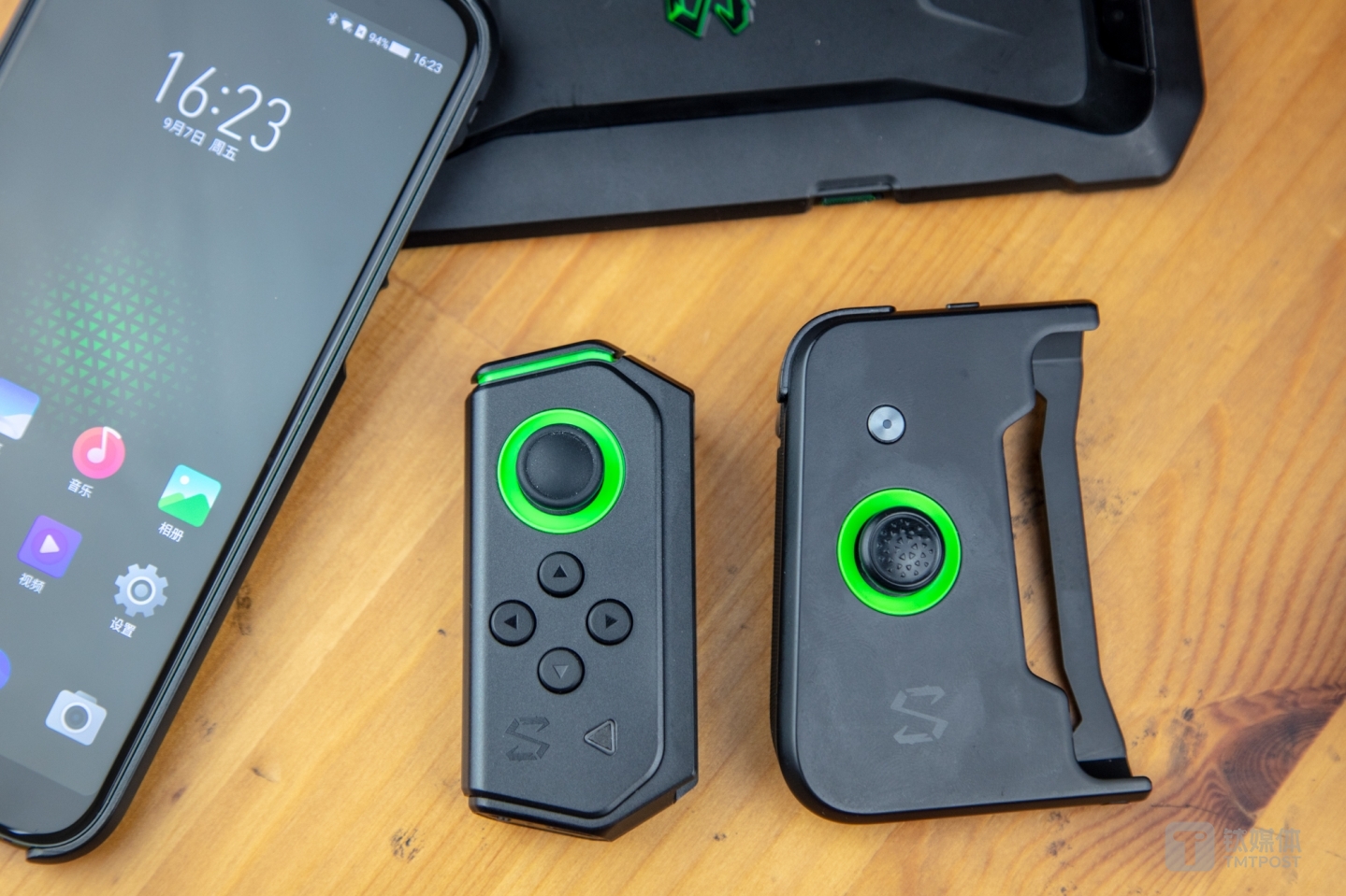 一代（右）和二代（左）对比图