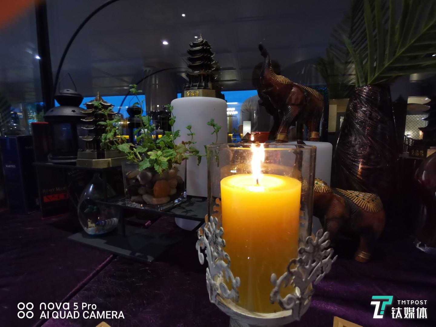 更多样张 焦距:mm(等效35mm焦距) 光圈:f/2.2 快门速度:1/s ISO: