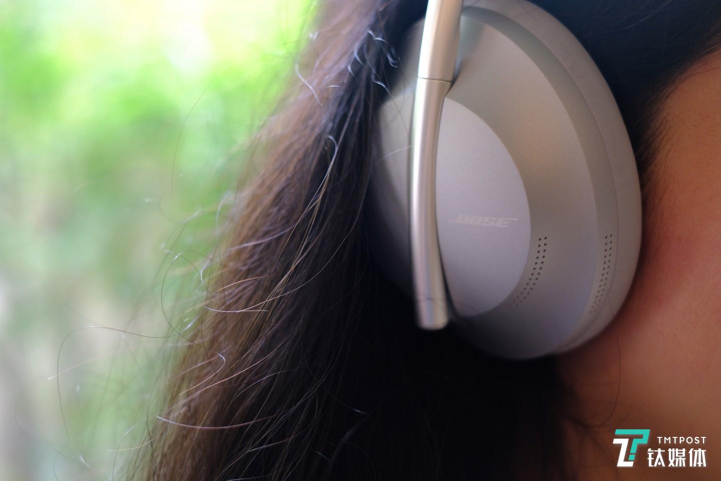 触控面板可以控制音量和播放