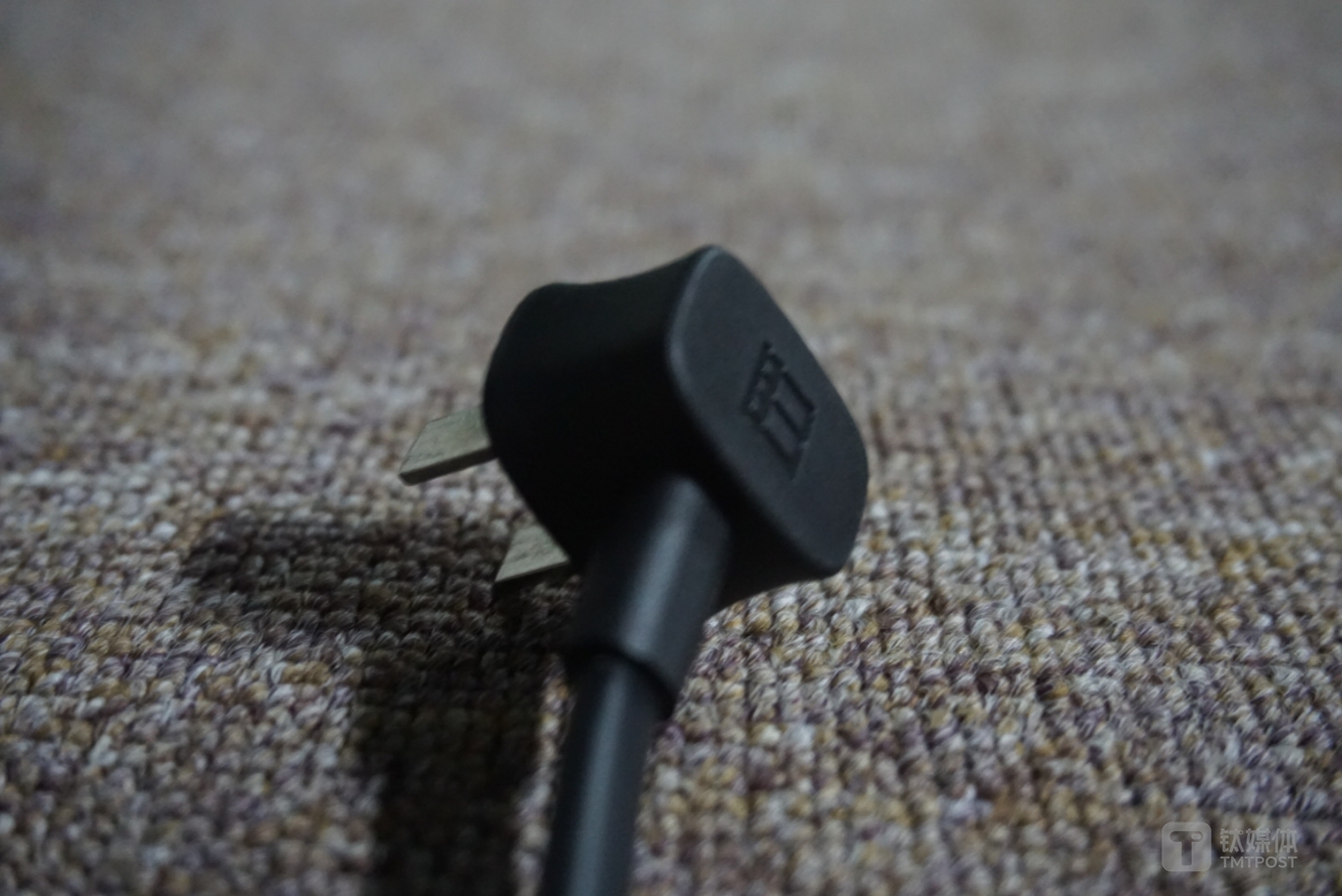 55吋版本的暴风TV采用在硬件配置上虽然并不出彩也没有什么短版，四枚Cortex-A9架构、主频为1.8GHz的CPU，GPU模块为Mali-450 MP4，2G RAM配合16G ROM的内存，能够轻松支持4K分辨率30fps视频的播放，在实际操作中系统反应也足够迅速。