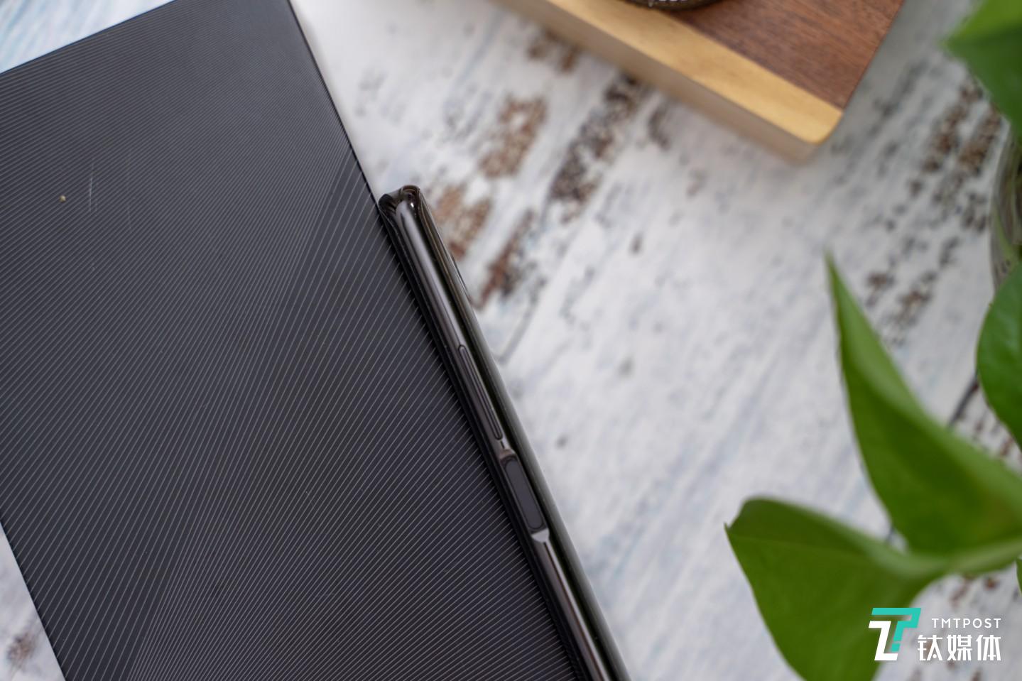 侧边按键集成按压+指纹功能