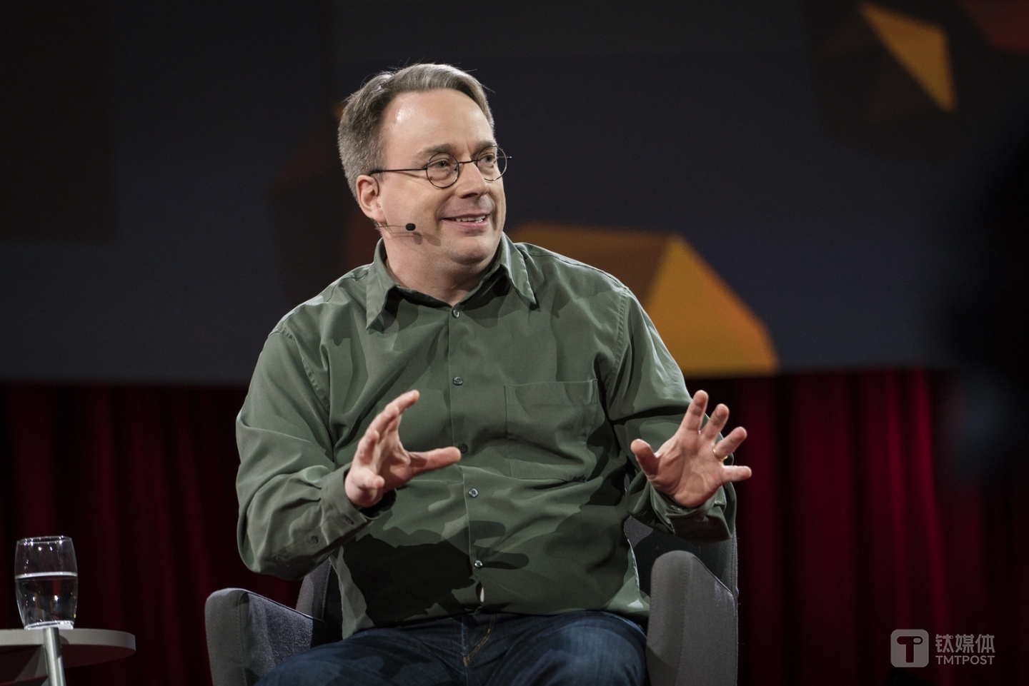 林纳斯在TED2016上 来源：Linux