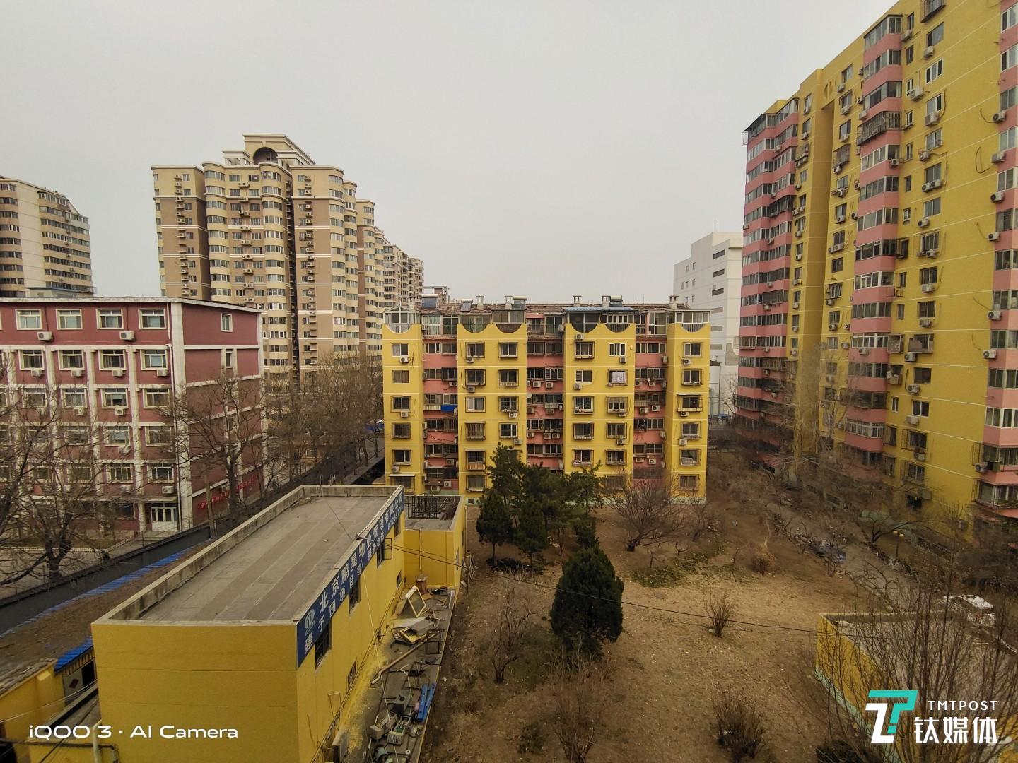 超广角镜头-焦距：2.13mm，光圈：f/2。