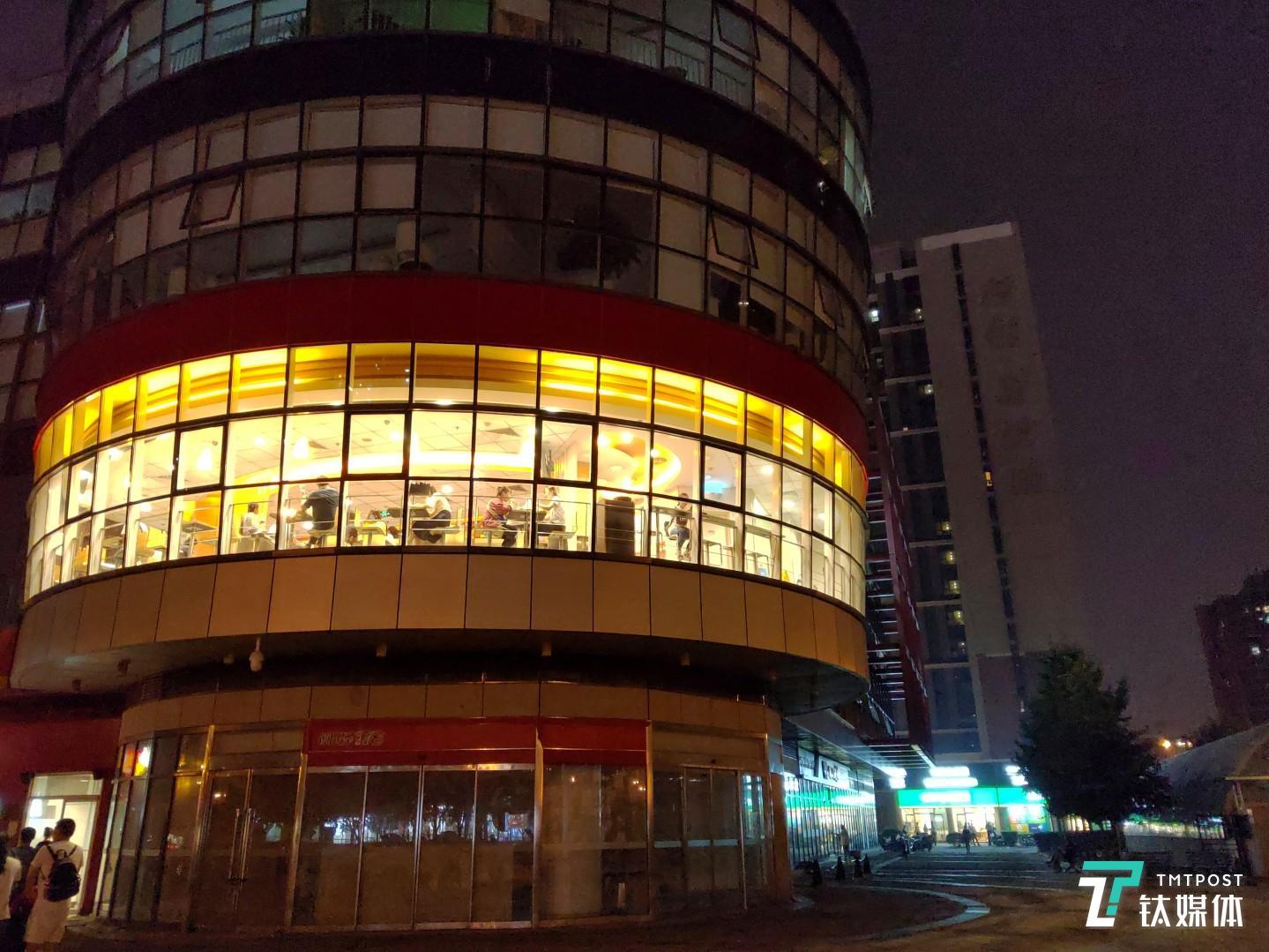 焦距:4.25mm 光圈:f/1.7 快门速度:1/s ISO: