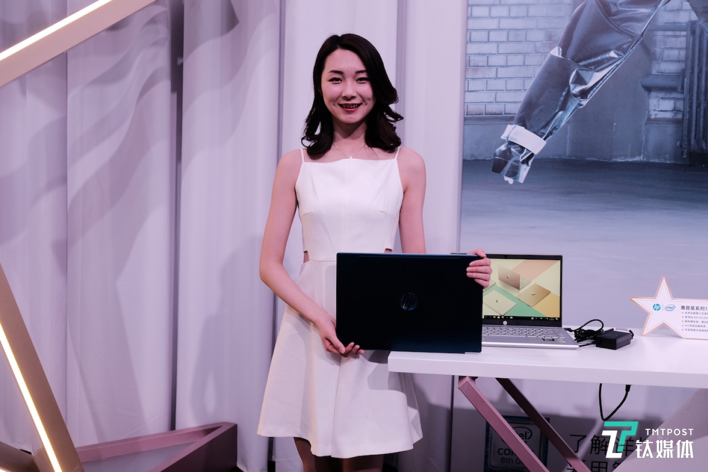 惠普星系列 14 寸笔记本正面