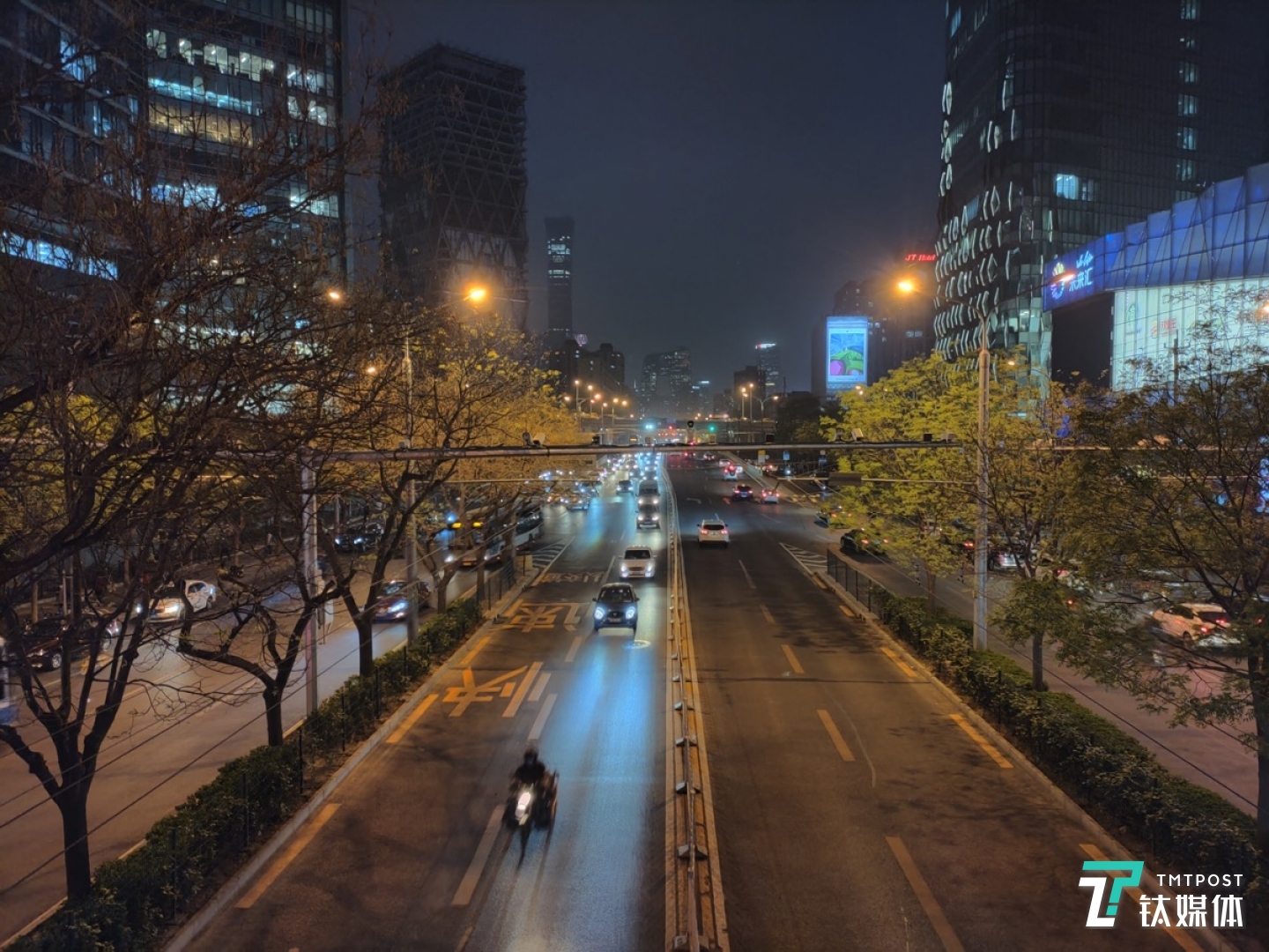 更多样张 焦距：mm 光圈：f/ 快门速度：1/s ISO: