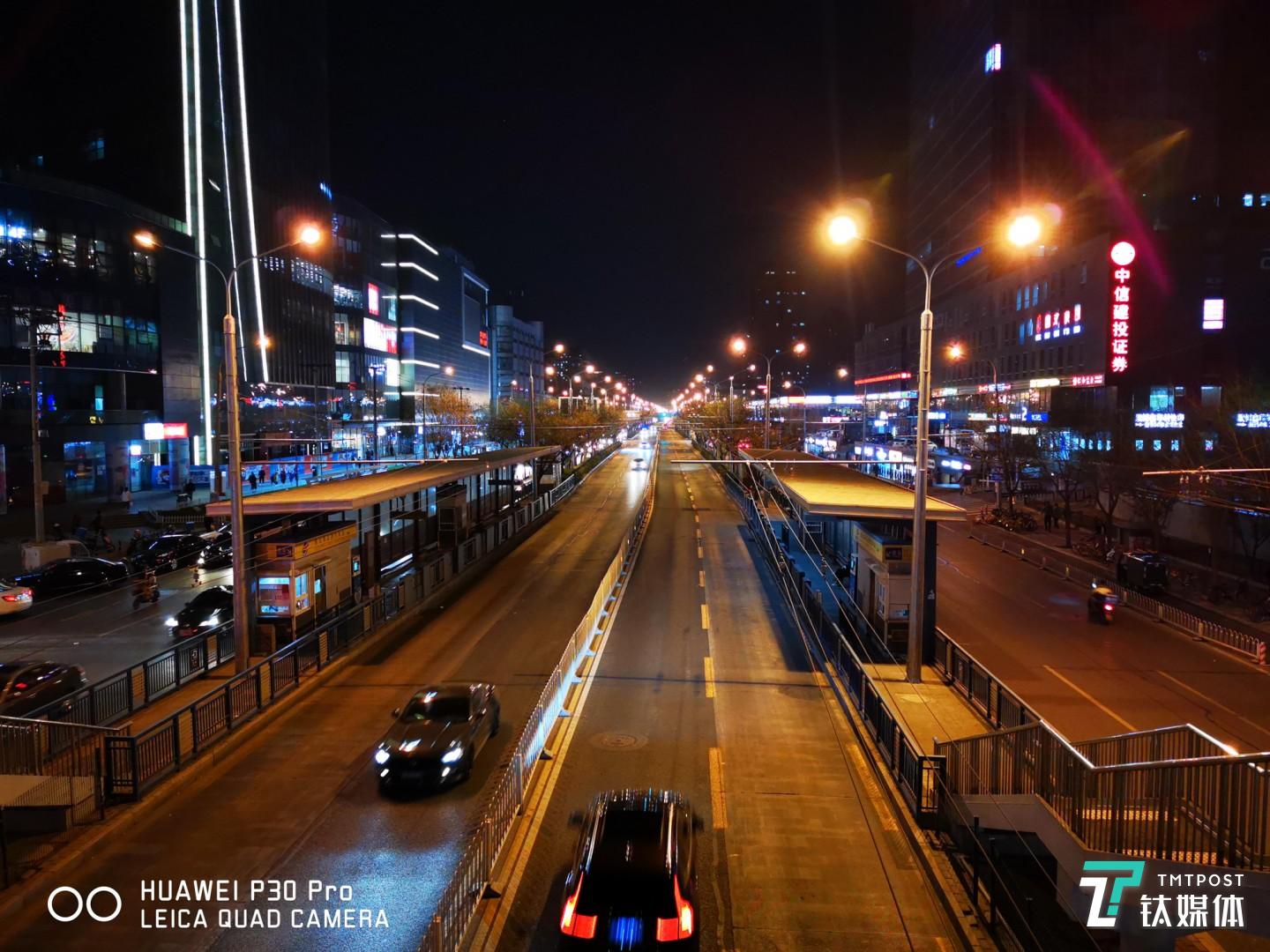 更多样张  焦距：mm（等效35mm焦距） 光圈：f/ 快门速度：1/s ISO: