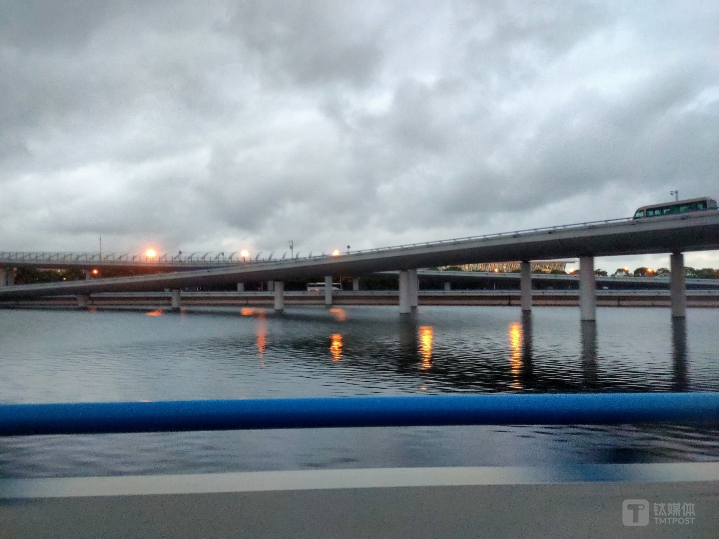 焦距：4.73 毫米 光圈：f/1.7 快门：1/30 秒 ISO：640