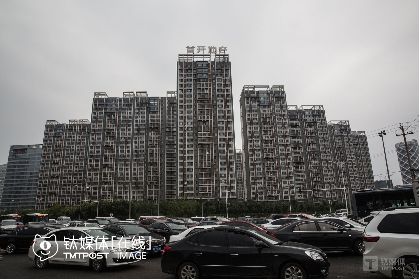 It was July, 15th. The traffic was so heavy from Wangjing Street to Dashanzi. Dashanzi, known as one of the famous traffic jam spots in Beijing, links not only Wangjing and Jiuxianqiao area, but also Wangjing and the airport.