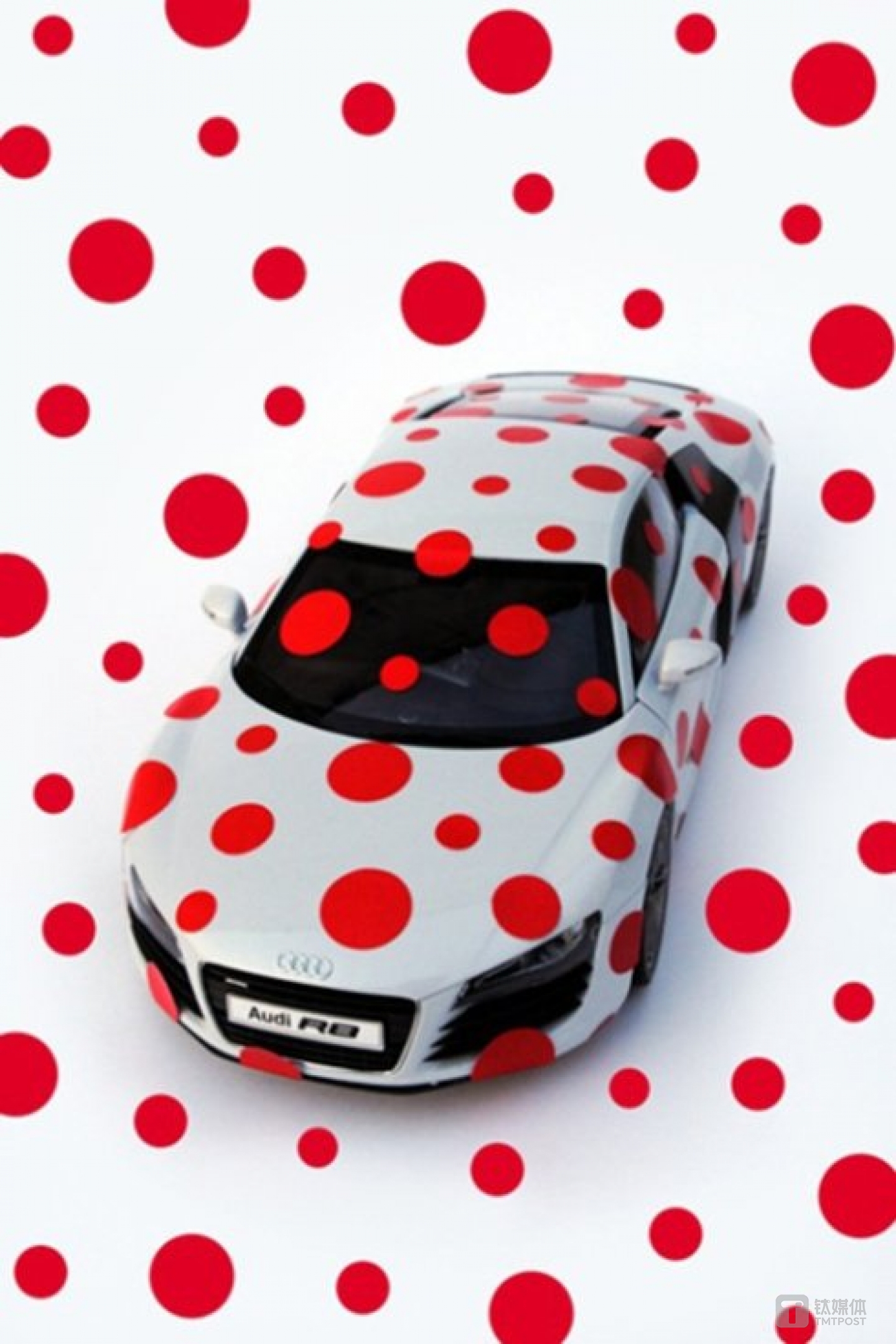 草间弥生设计的奥迪R8