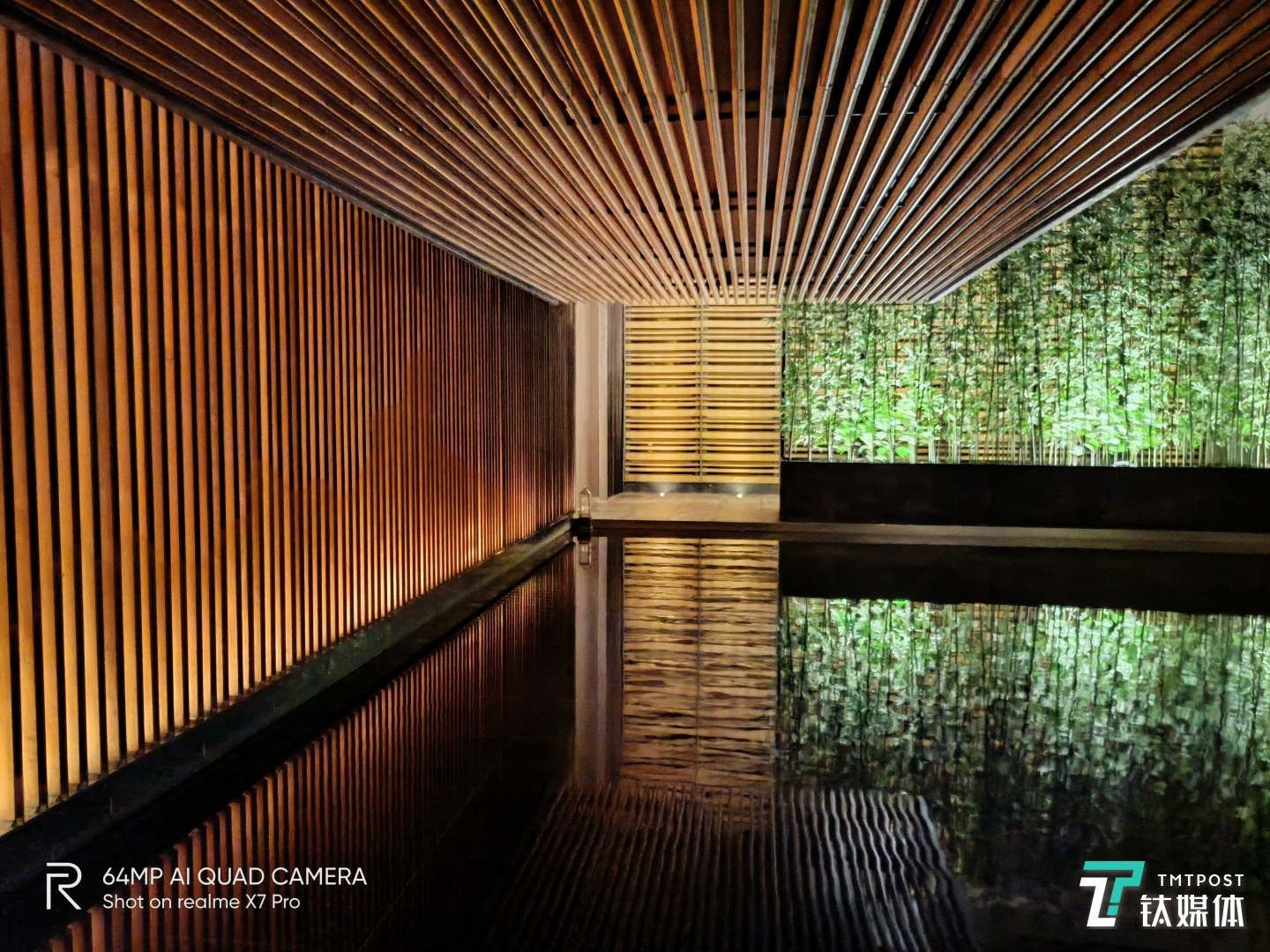 暗光下手持也可获得不错的夜景样片