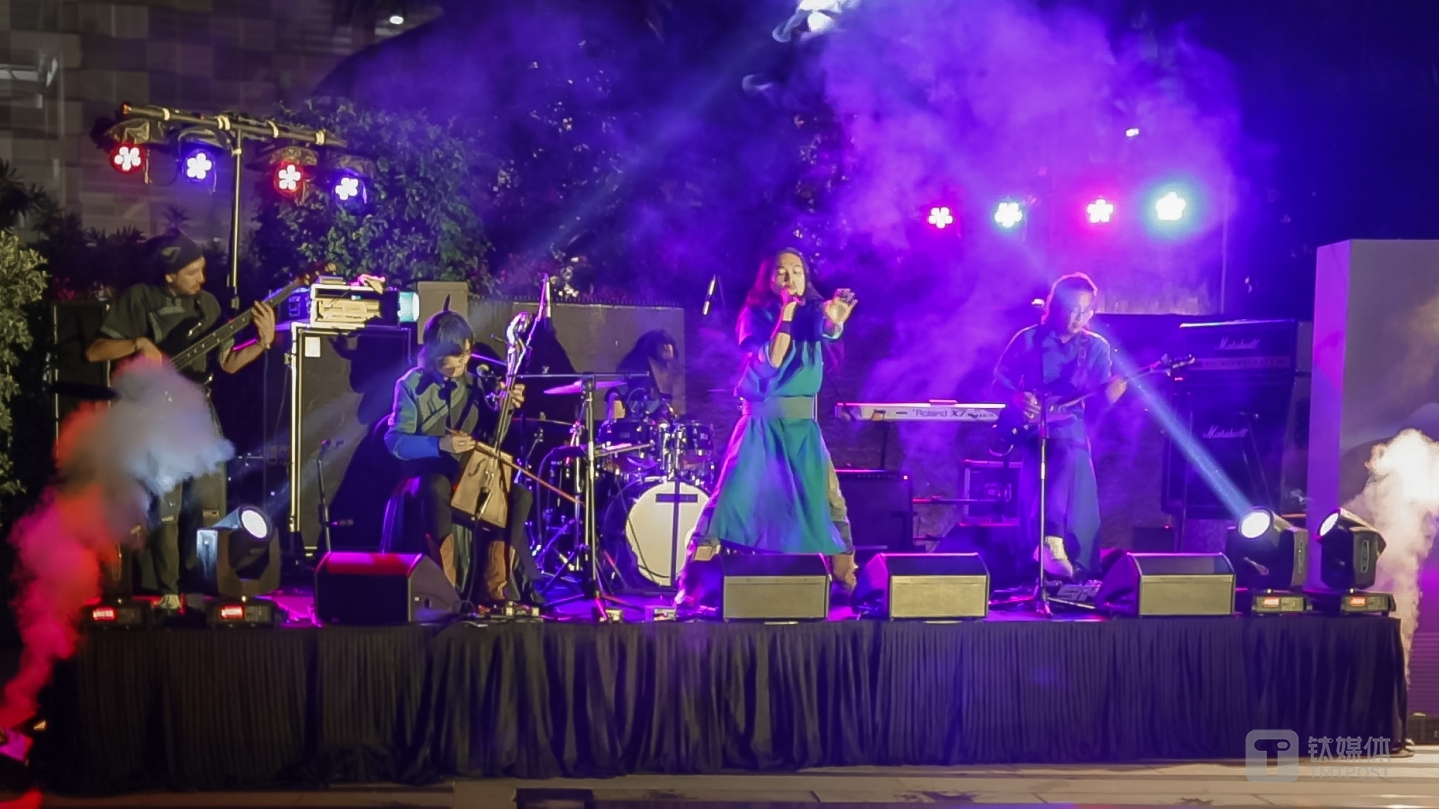 热地乐队在腾讯pool party上的演出