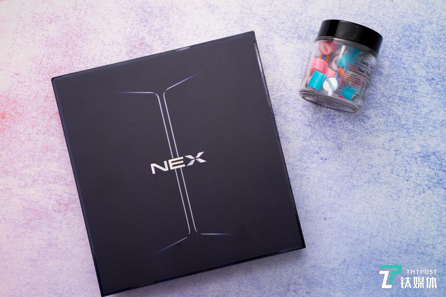 vivo NEX双屏版不像是全面屏的探索，而像是对双屏应用的尝试