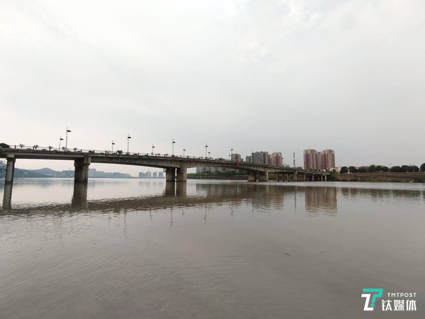 拍照模式很好地还原了场景的光照、白平衡