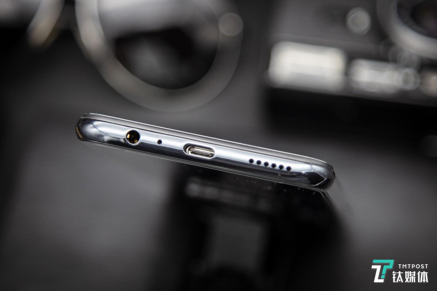 3.5mm耳机&Type-C机身接口