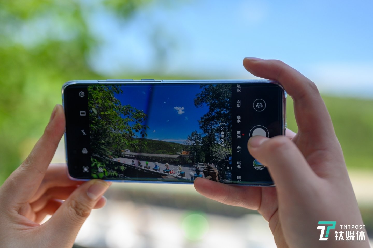 所见即所得的摄影方式,对摄影小白也十分利好