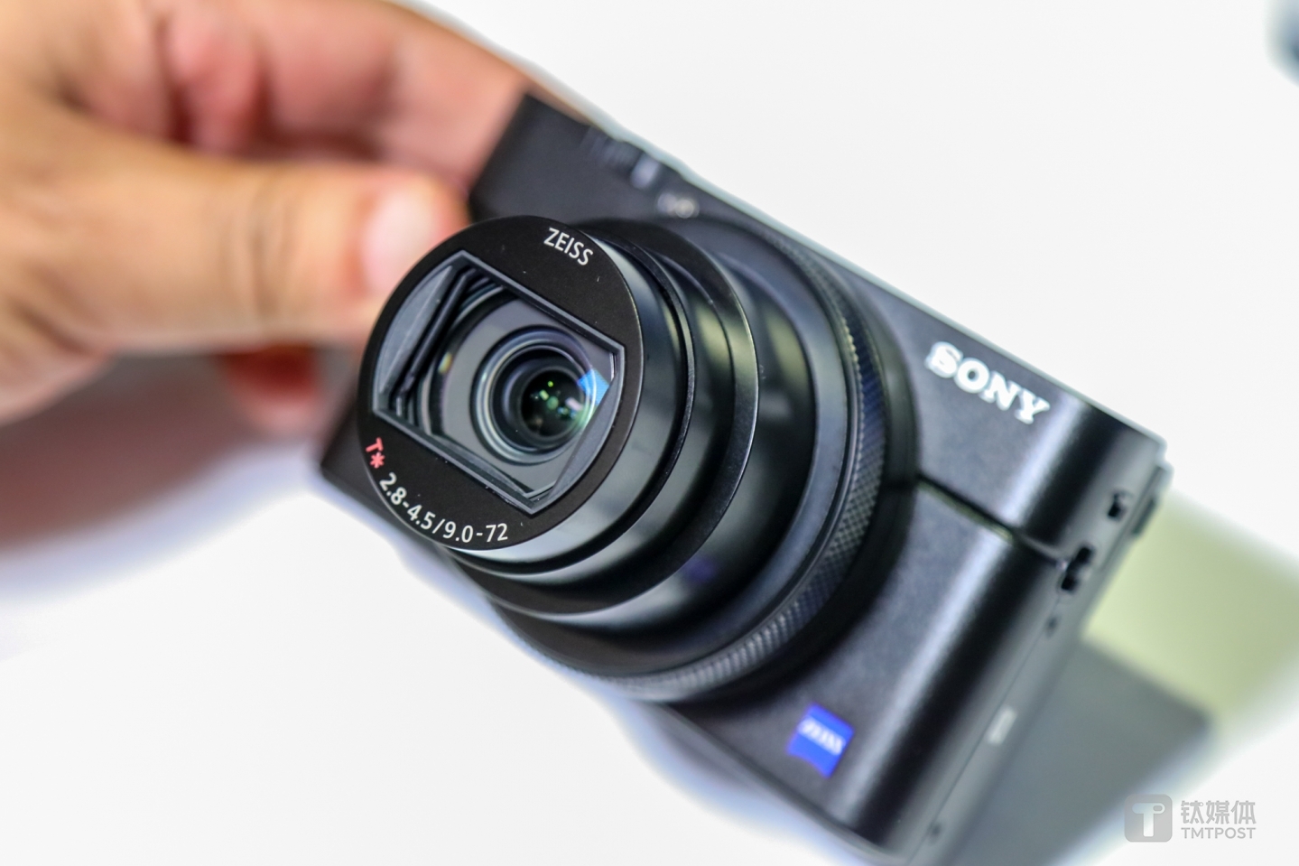 蔡司Vario-Sonnar T* 24-200mm F2.8-F4.5镜头