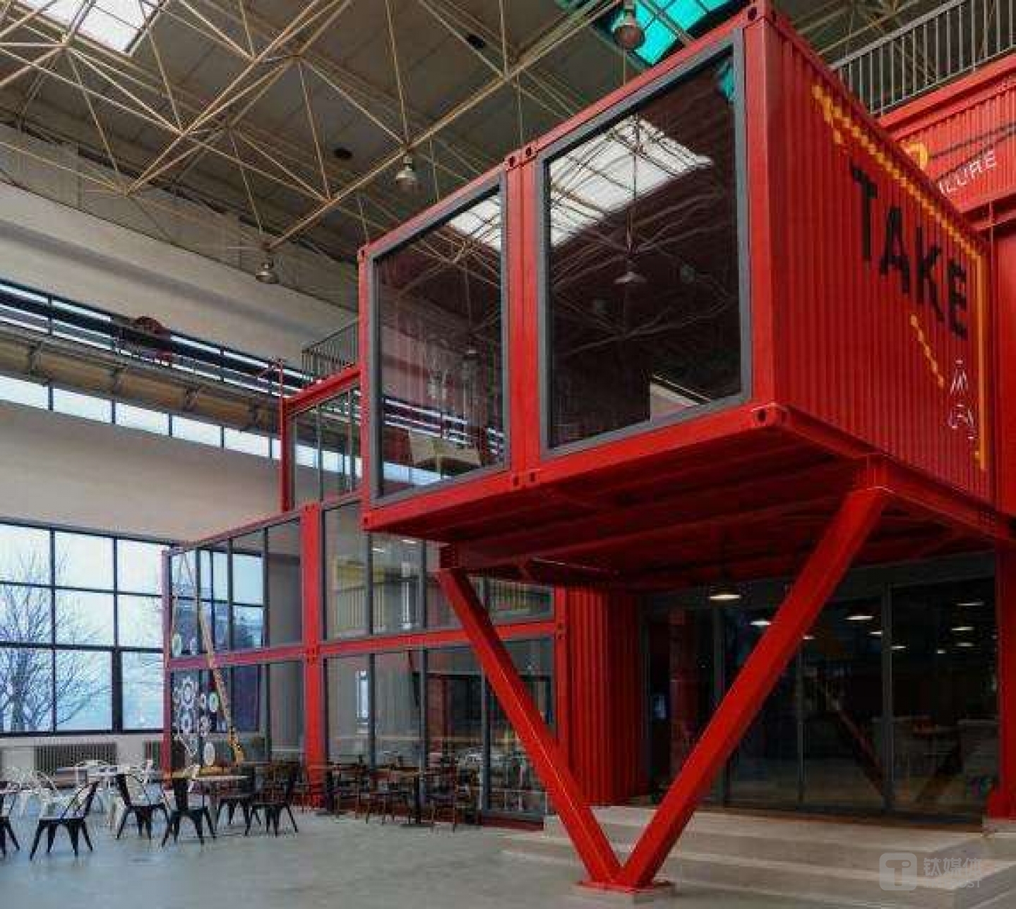 在三一重工太阳谷孵化器内部，有600个集装箱样式的办公室