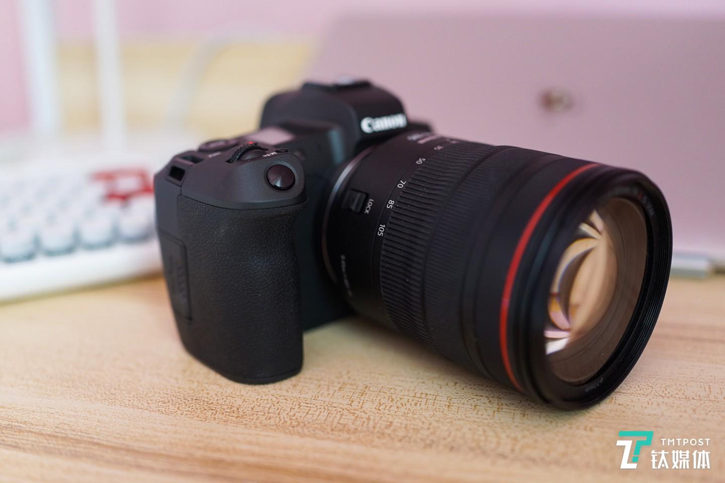 EOS R的手柄持握感很好