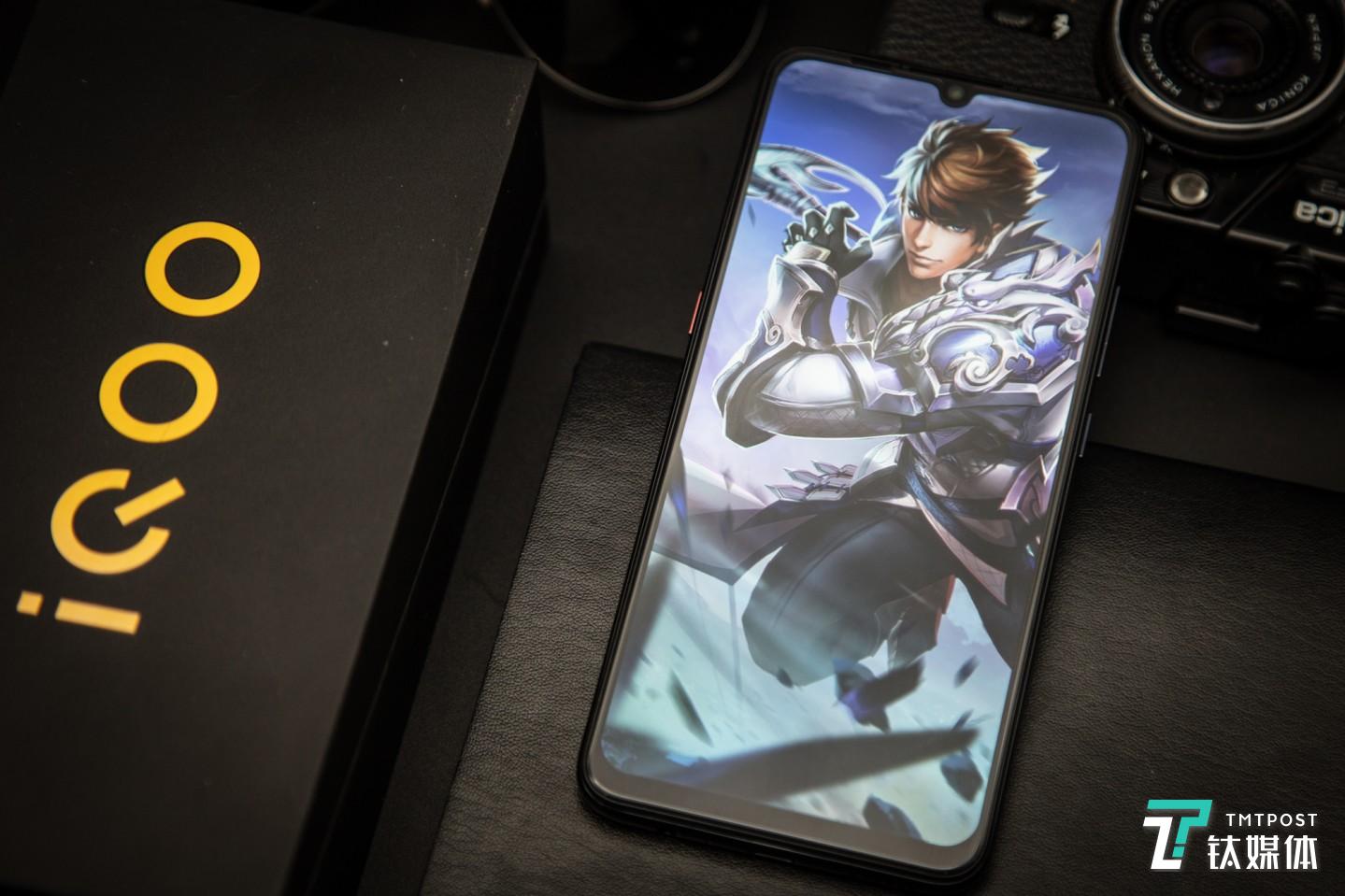 6.38英寸Super AMOLED水滴屏