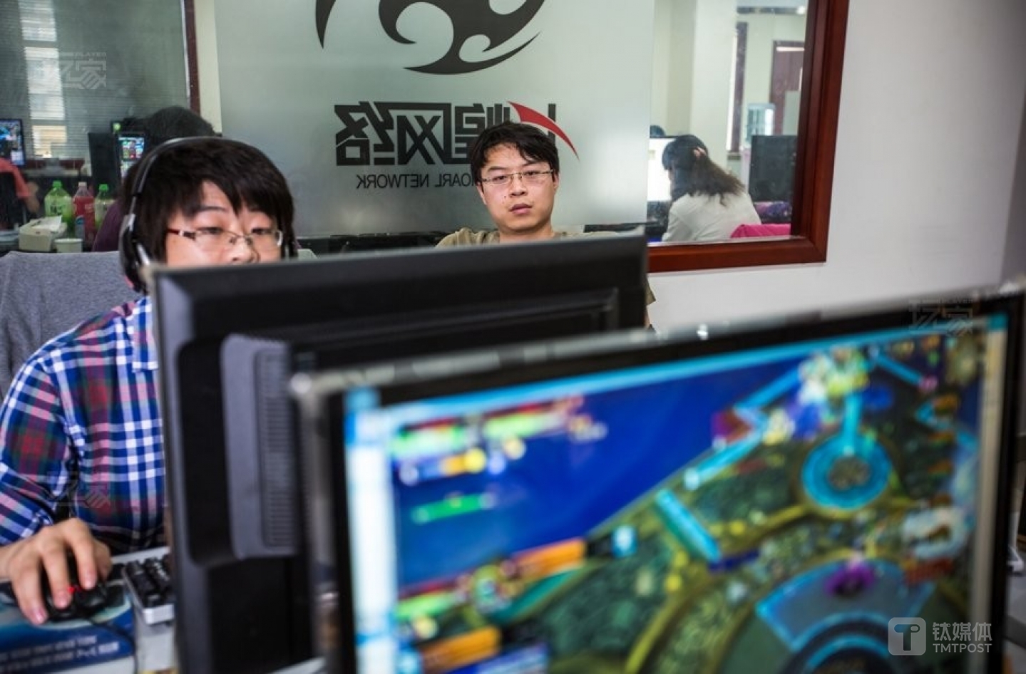 七煌刚刚成立时的孙博文（后排人物）