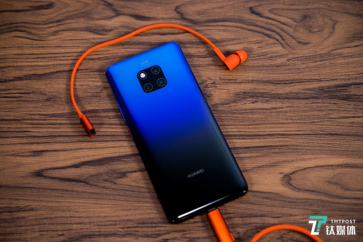 较轻的重量和小巧的腔体带来很好的佩戴体验