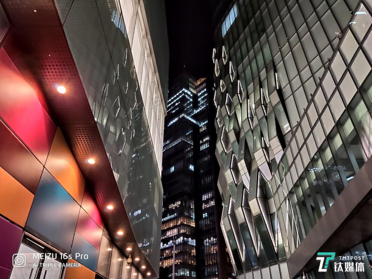 更多样张 焦距:2.24mm 光圈:f/2.2 快门速度:1/s ISO: