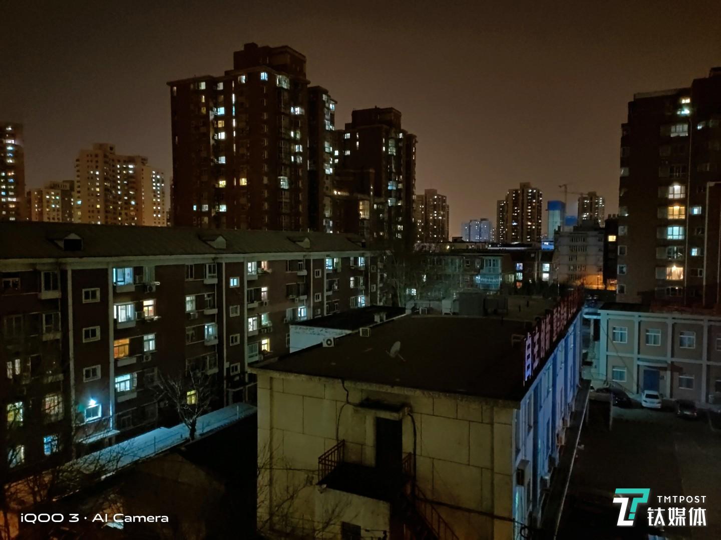 未开启超级夜景-焦距：4.74mm，光圈：f/1.79，快门速度：0.03s。