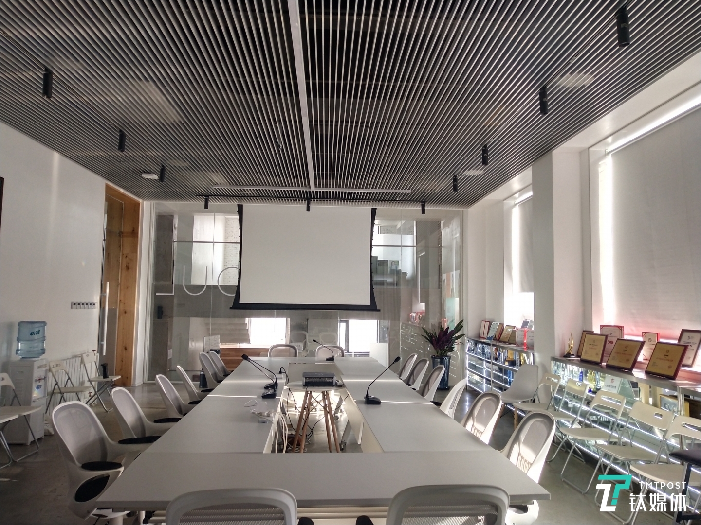 钛媒体大会议室