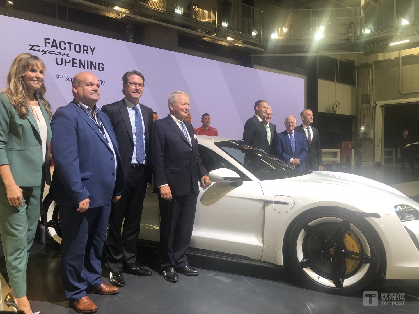 Taycan在祖文豪森工厂正式下线