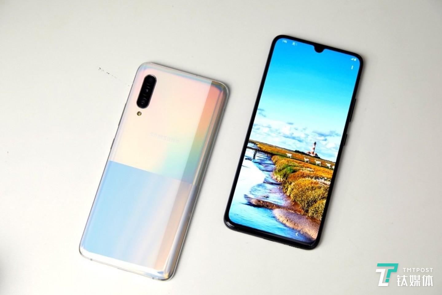 采用6.7英寸FHD+ Super AMOLED显示屏