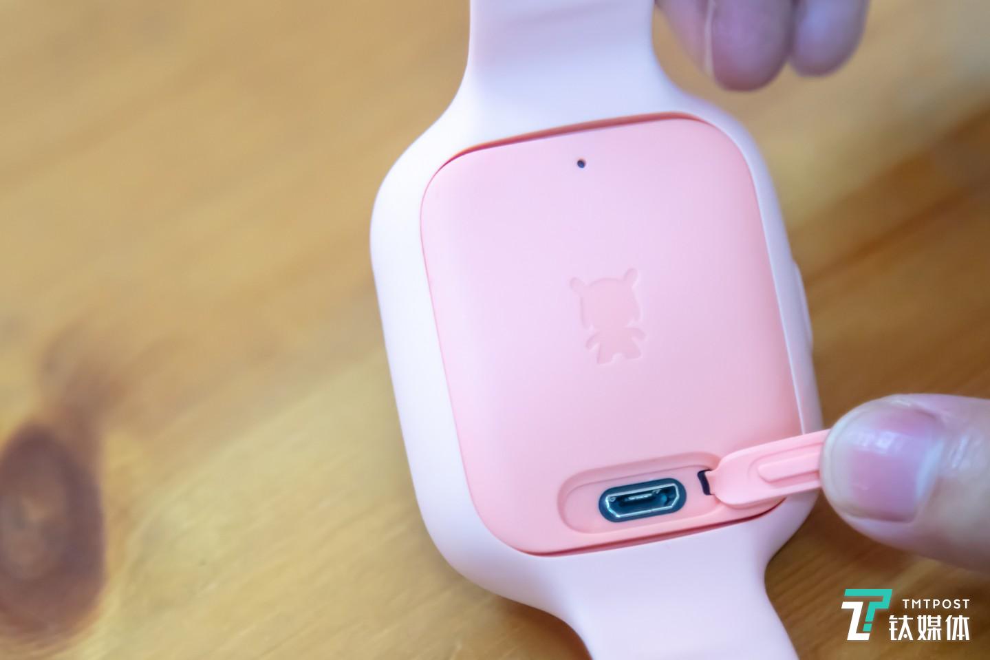 背部Micro USB充电接口