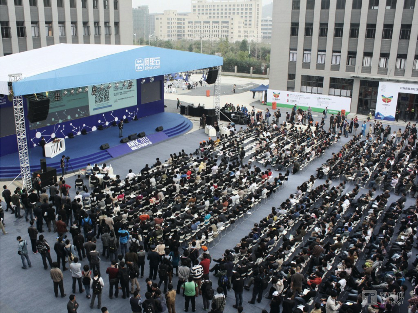 以往的云栖大会都在户外举行